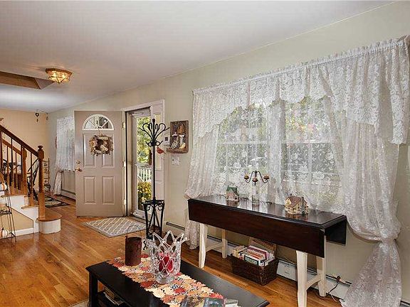 3rd image of 27 Northumberland Dr