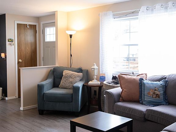4th image of 275 Circle Dr