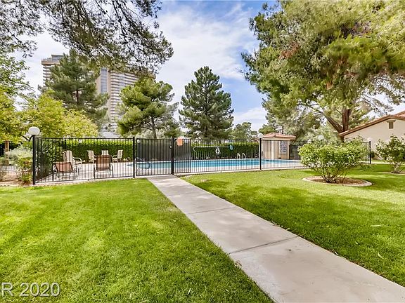 5th image of 3141 Pinehurst Dr APT D