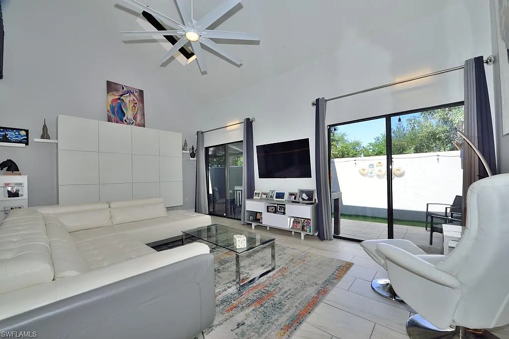 Photo 2 of 17 - 878 Meadowland Dr #B - Naples, FL Building Photo - 878 Meadowland Dr #B
