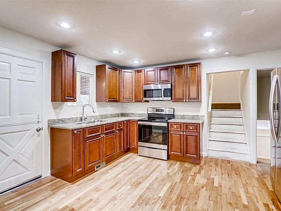 4th image of 2713 W Irvington Pl