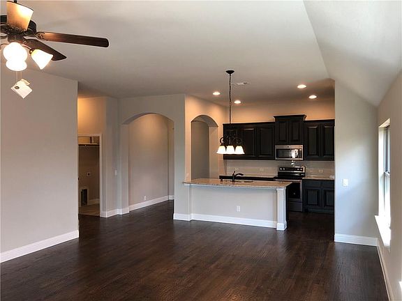 5th image of 1610 De Berry Ln