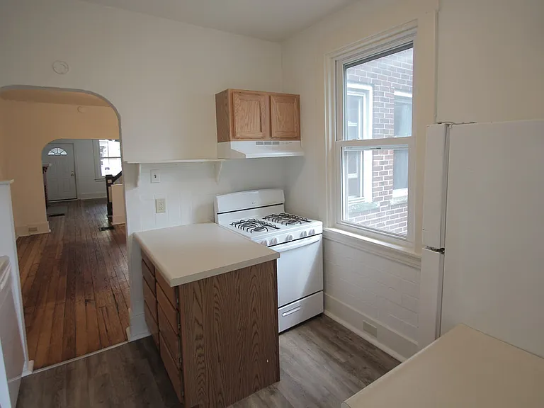 124 S Trenton Ave — Photo 2