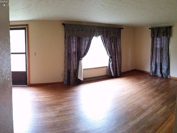 5th image of 160 Cherry St