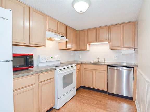 3rd image of 31 Devereux St APT 302