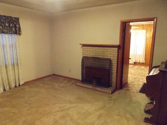 2nd image of 102 Henry St