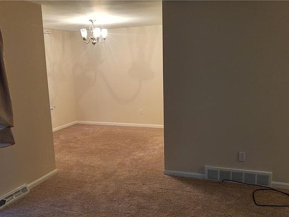 4th image of 15 Greenwich Dr APT 2