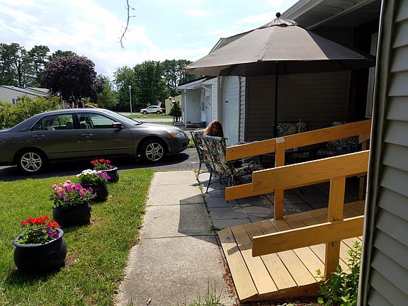 5th image of 70 Falmouth Ave #72