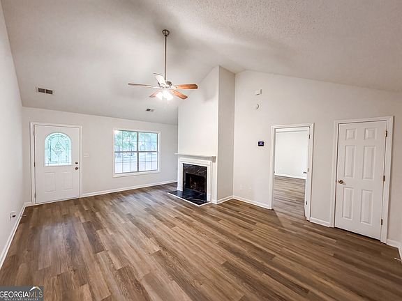 4th image of 160 Regency Dr