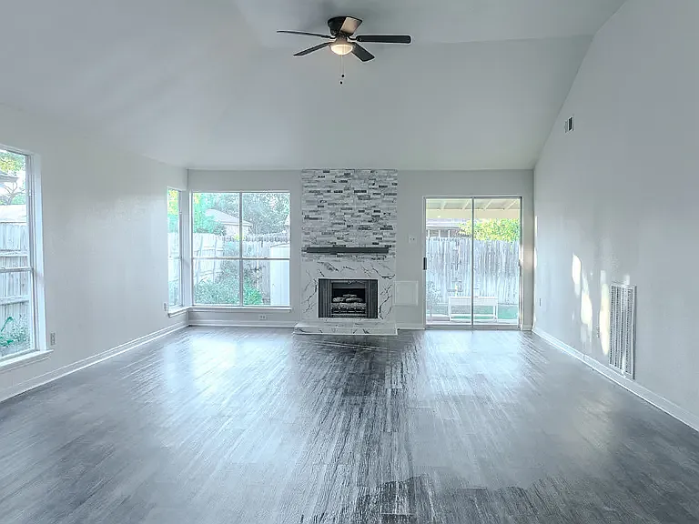 3 bed, 1880 sqft, $1,900 — Photo 4