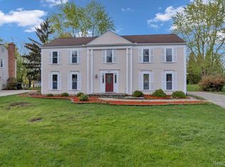1411 E Horseshoe Bend Dr, Rochester Hills, MI