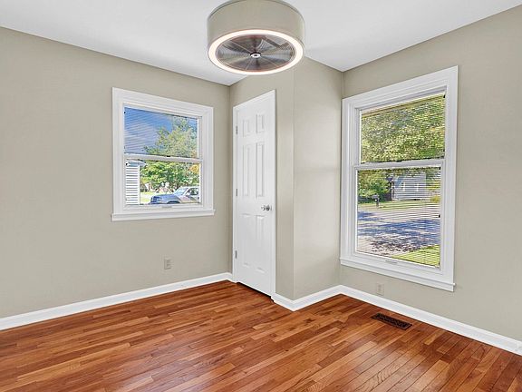 5th image of 2736 Saint Patrick Dr