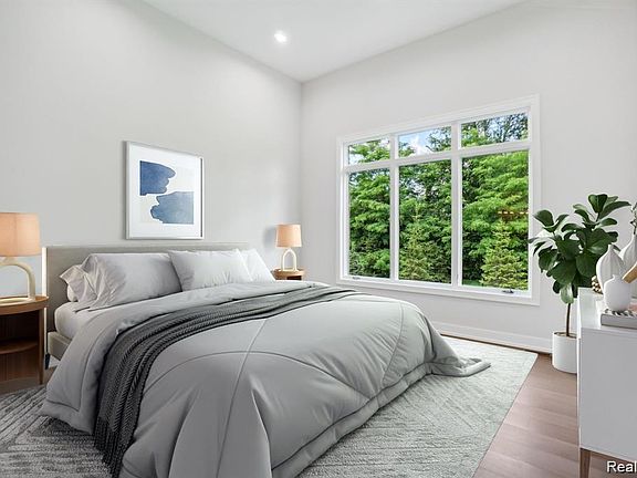 4th image of 20249 Beacon Way