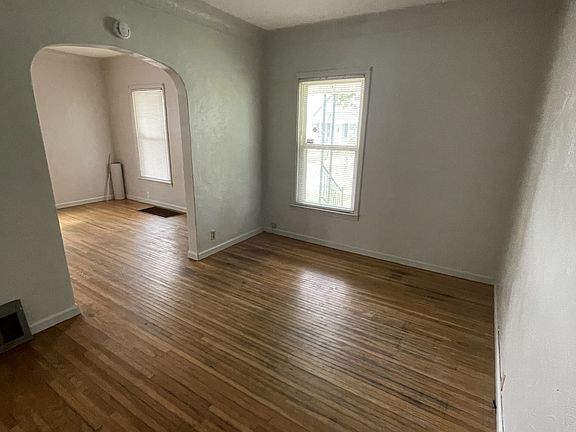 4th image of 542 Bronson Ave