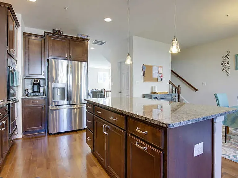 517 Pebblebrook Ln — Photo 3