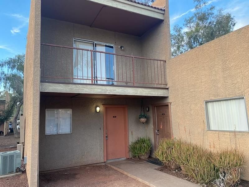 1st image of 2838 E Marconi Ave