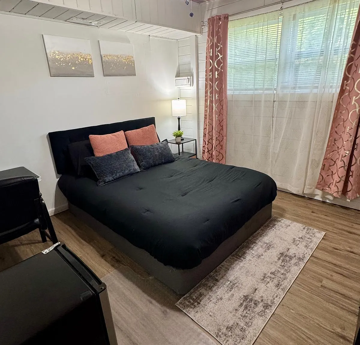 3 bed, 2.0 bath, 1900 sqft, $884 — Photo 1