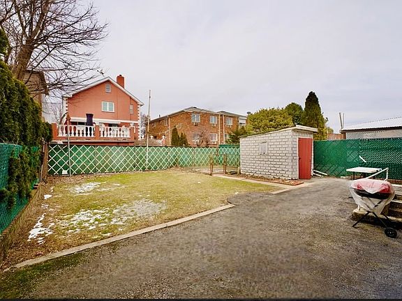 5th image of 20-50 Hazen St #2F