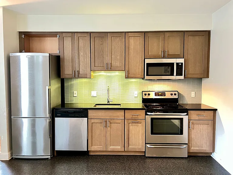 223 Pine St — Photo 3