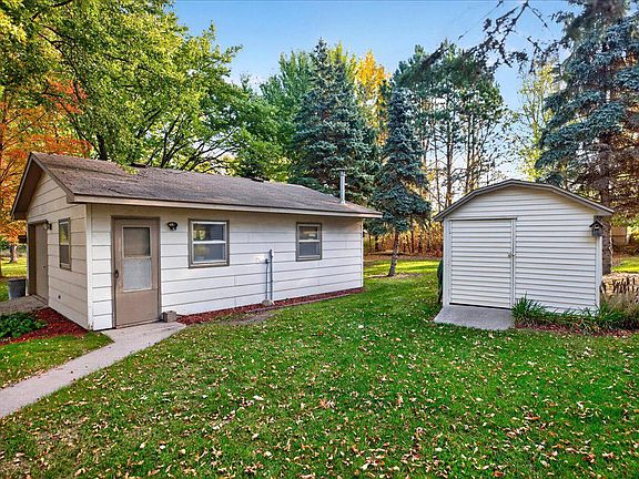 4th image of 24 Willow Cir
