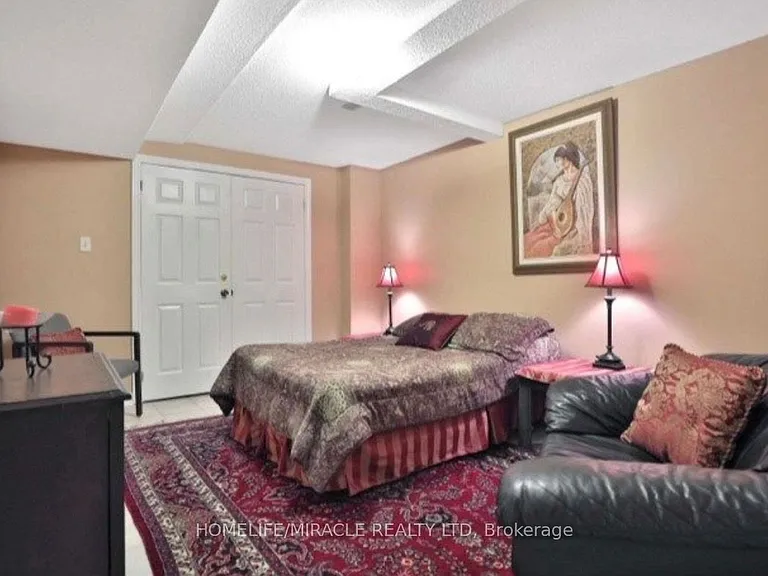 2999 Valcourt Cres — Photo 6
