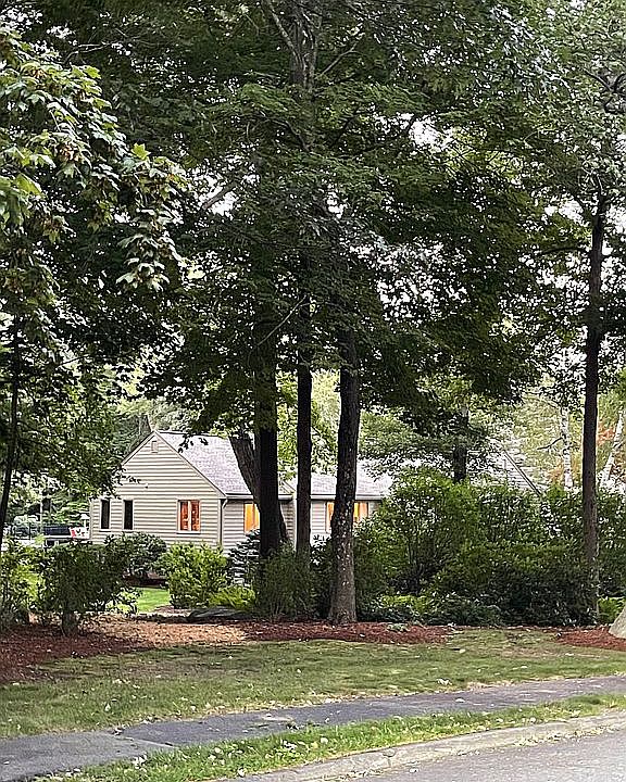 1st image of 19 Cortland Ln
