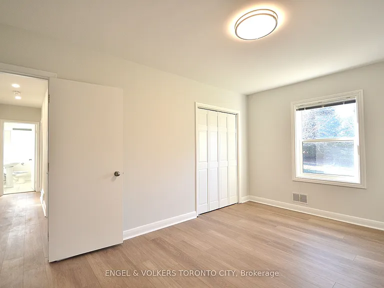 139 Queen St #MAIN FLOOR — Photo 7