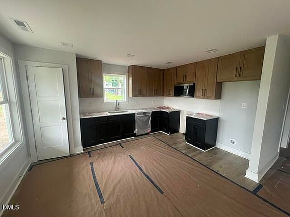 5th image of 252 E Front St