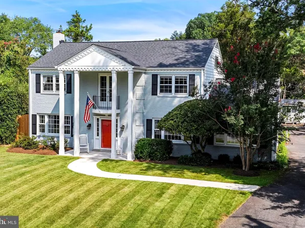 7851 Midday Ln, Alexandria, VA 22306