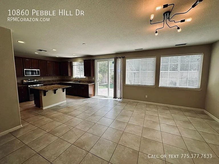10860 Pebble Hill Dr — Photo 8