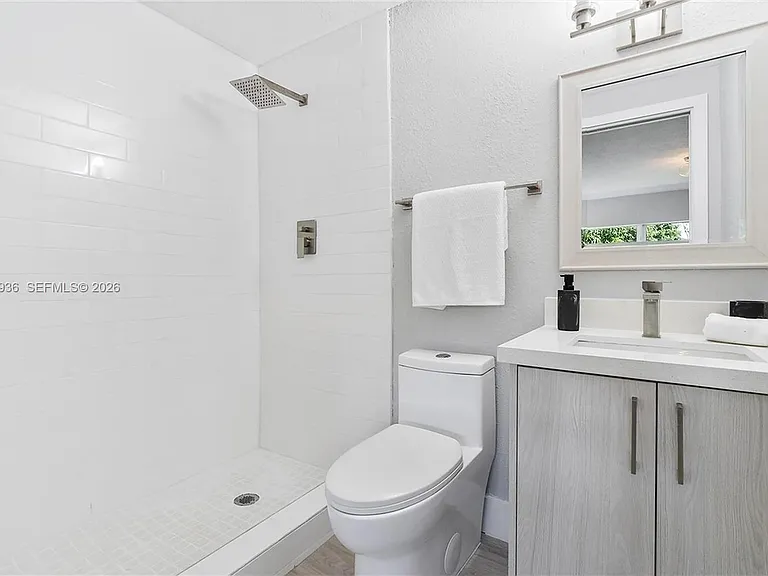 925 NW 84th St — Photo 13
