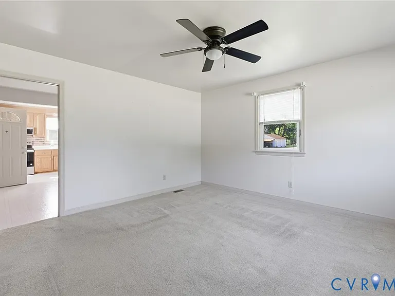 15219 Spruce Ave — Photo 5