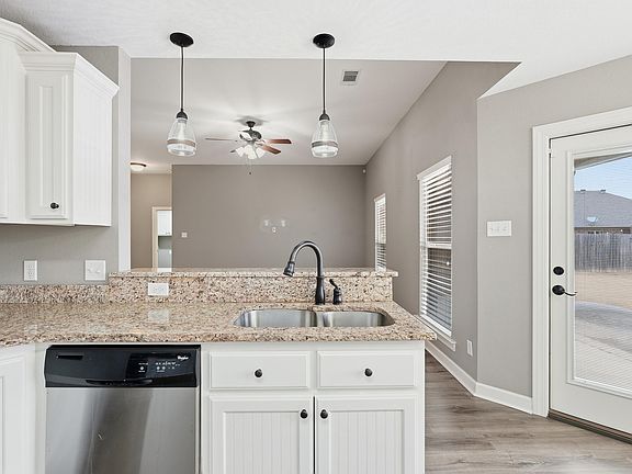 4th image of 1650 Churchill Dr
