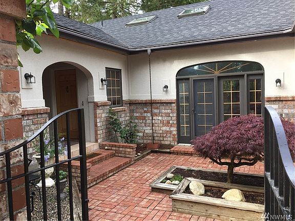 3rd image of 50 E Laurel Park