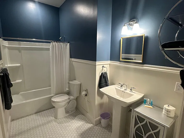 118 W 6th St #9 — Photo 7
