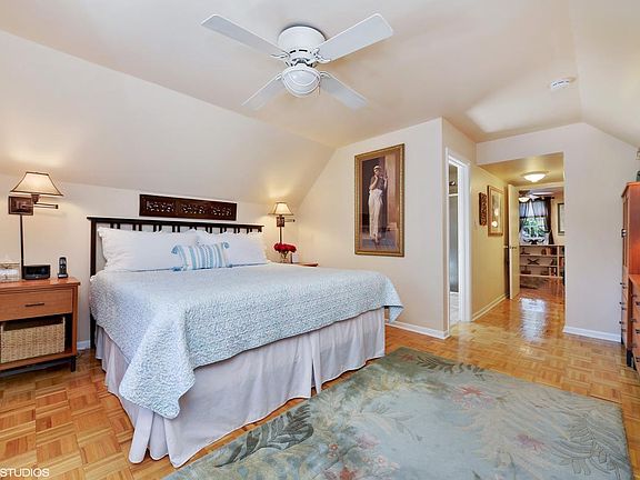 5th image of 2215 W Wellington Ave APT Coach