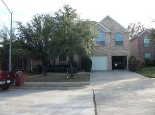 120 Goldenrain Tree Dr, Euless, TX 76039