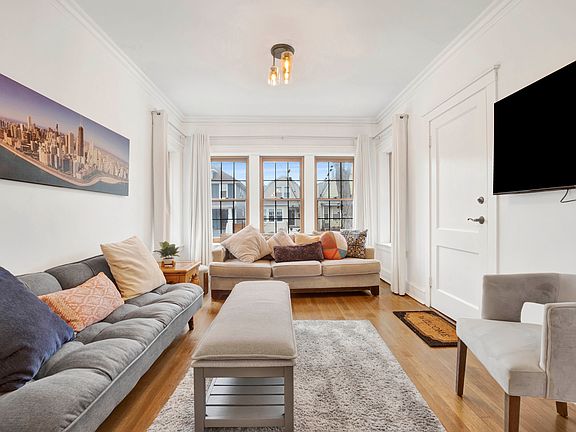 5th image of 4128 N Maplewood Ave #1