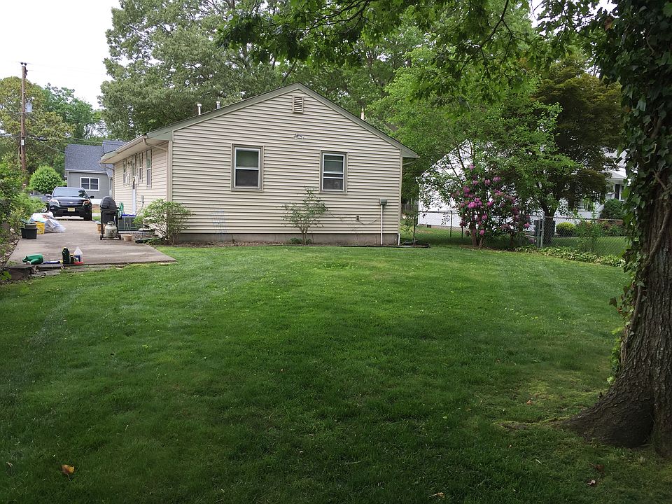 2nd image of 616 W Connecticut Ave