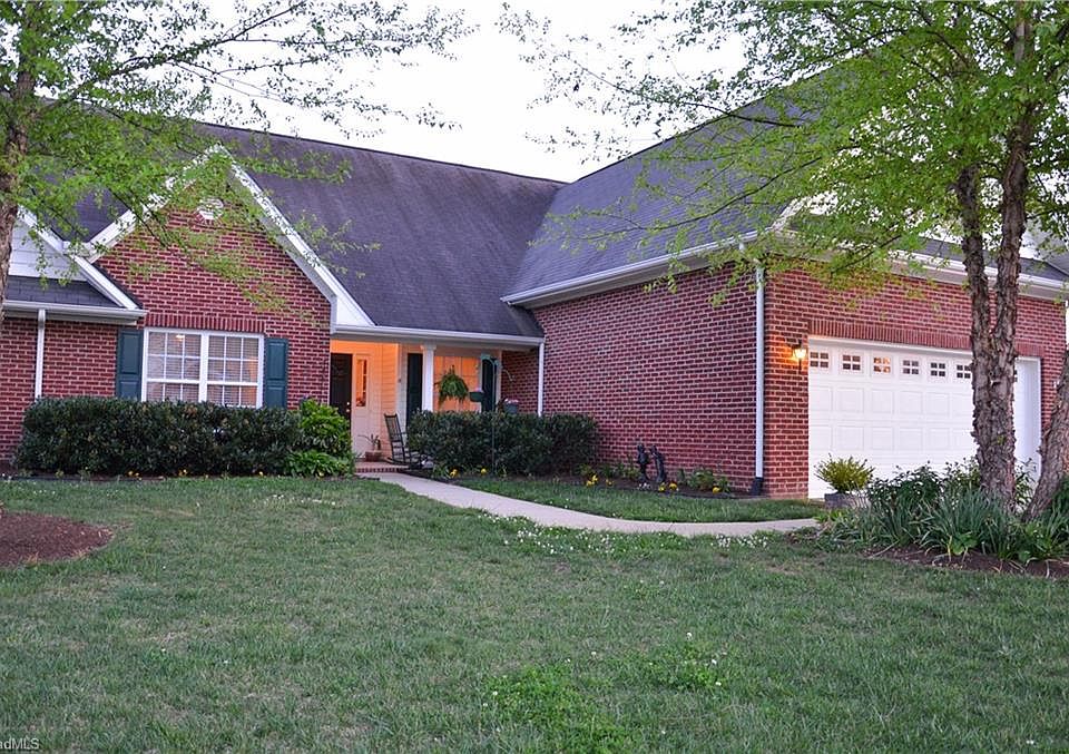 1st image of 2083 Hibiscus Ln