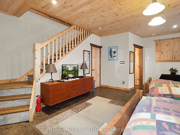 4th image of 28 Beaver Pond Rd