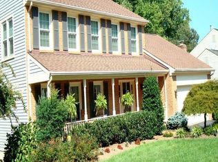 8626 Groveland Dr, Springfield, VA 22153