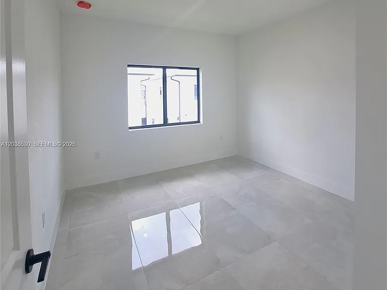 1373 NW 1st St — Photo 10
