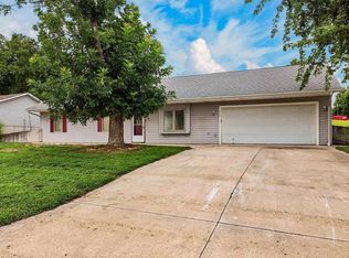 800 Banner Rd, Holton, KS 66436