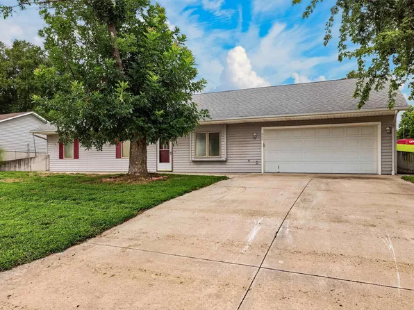 800 Banner Rd, Holton, KS 66436