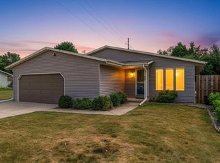487 Superior Rd, Green Bay, WI 54311