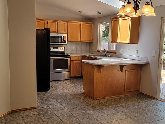 2nd image of 7521 55th Pl NE