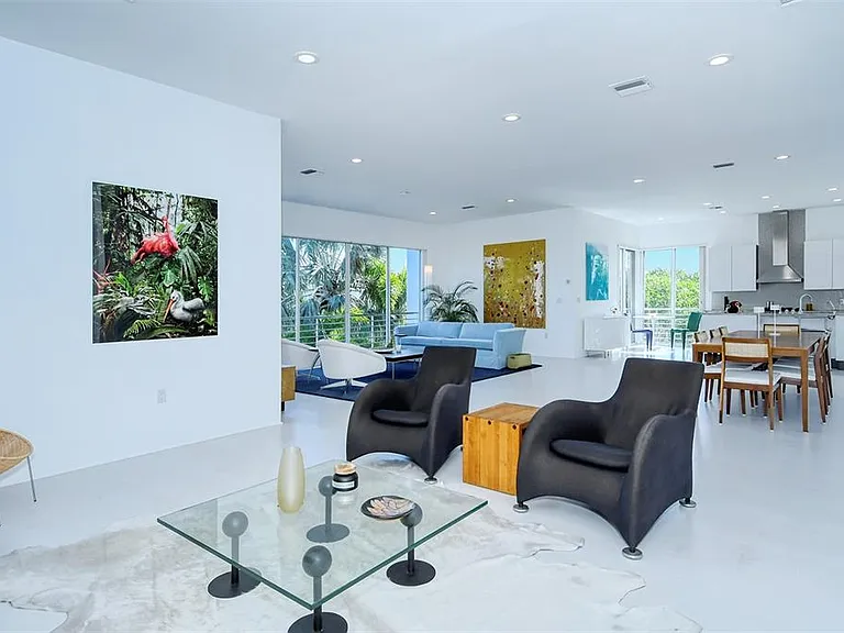 213 N Washington Dr — Photo 24
