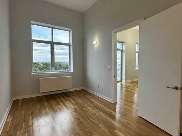 71-13 60 Lane image 6 of 17