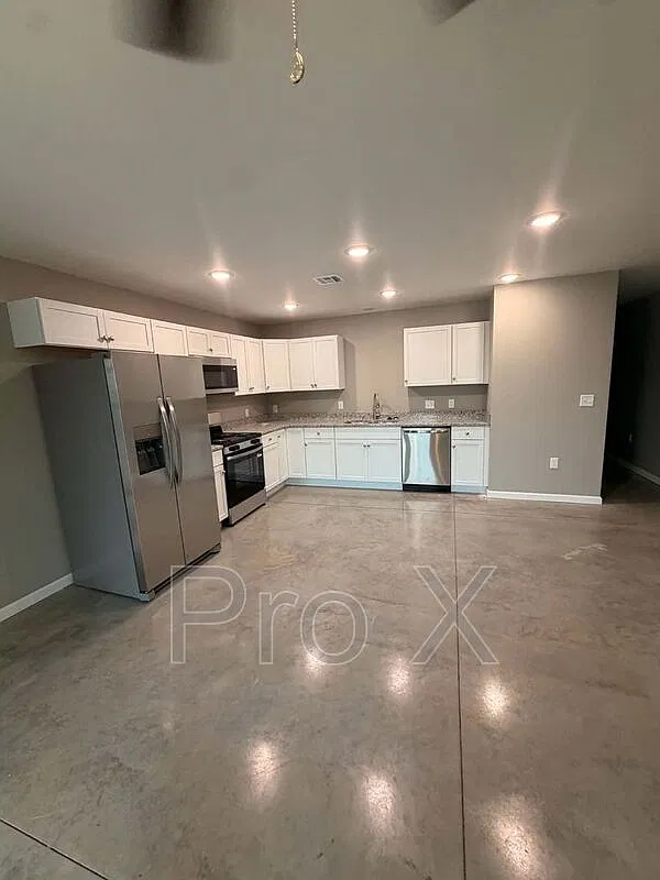 3 bed, 2.0 bath, $1,200 — Photo 4